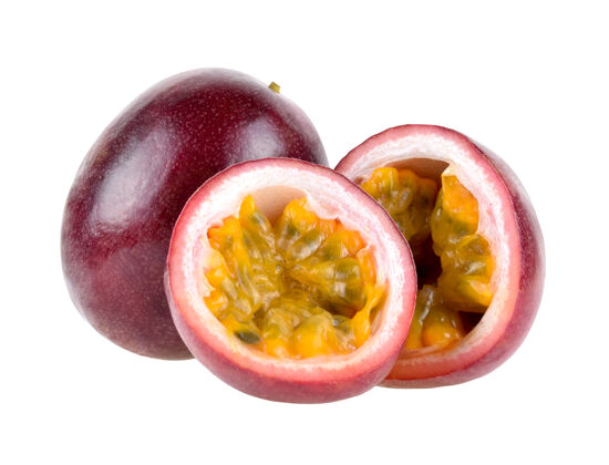 健康紫色西番莲果实 白色背景 切成两半自然切片果汁