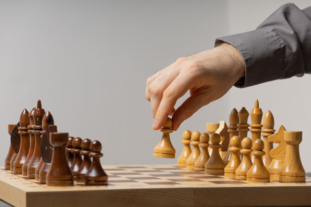 领导棋局中的第一个棋子构建检查成功