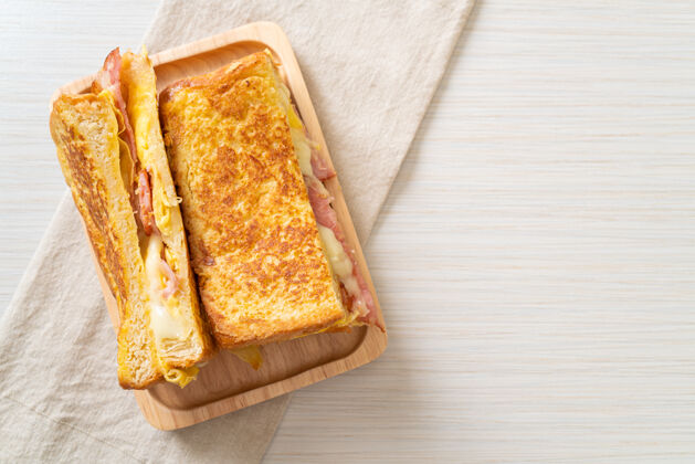 食谱自制法式烤面包火腿培根芝士鸡蛋三明治面包膳食开胃菜