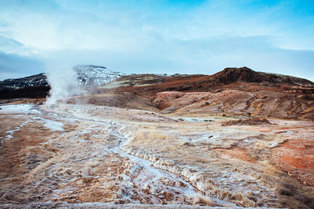 热斯托库尔喷泉式间歇泉在冰岛的冬天地质火山著名