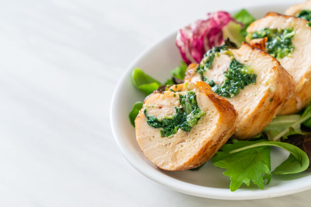 蛋白质芝士菠菜焗鸡胸肉盘子奶酪美味