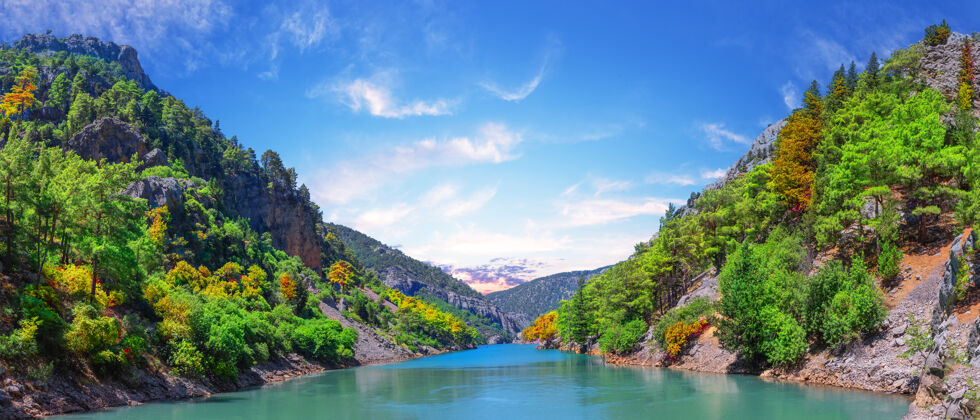 岩石绿松石峡谷的炎热天气水.manavgat 安塔利亚 土耳其湖河流海