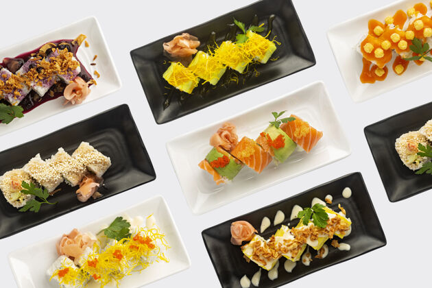 新鲜什锦寿司非常丰富多彩的日本食物从上面看白色寿司日本大餐