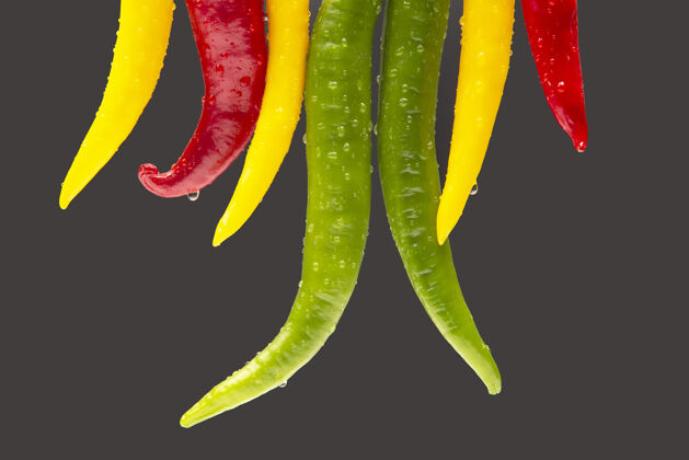 火黄色 红色和绿色辣椒胡椒蔬菜维生素食物辣椒辣美味