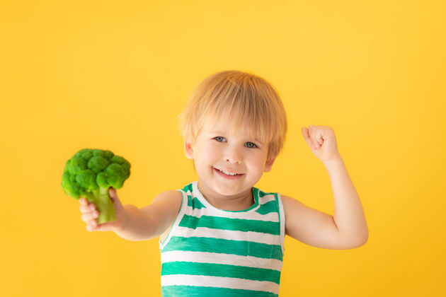 饮食快乐的孩子展示肌肉想象力花椰菜童年