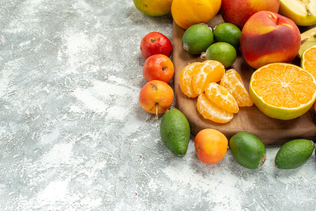 整个正面视图不同的水果组成切片和整个新鲜水果上的白色空间可食用水果前柠檬