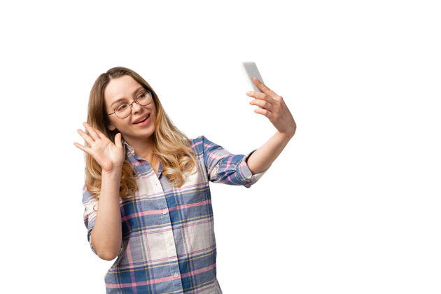 白色年轻的白人妇女使用智能手机 设备 小玩意孤立的白色工作室背景女人人人
