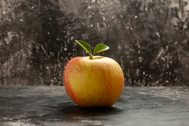 苹果正面图新鲜苹果上深色水果成熟维生素树醇厚果汁图片颜色美味前面水果