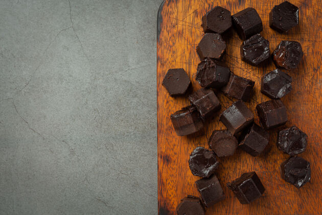 庆典黑巧克力世界巧克力日概念巧克力糖果浪漫