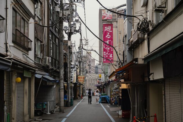 大都市狭窄的日本街道和建筑物空街街道城市