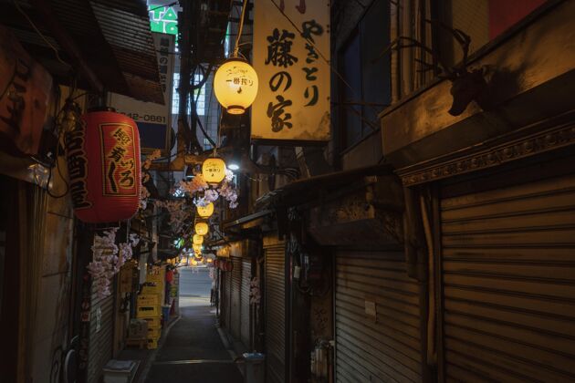 城市夜景中空空的街道日本建筑空荡荡的街道