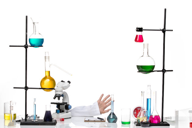 化学前视图穿着白色医疗服的男科学家符号玻璃烧杯