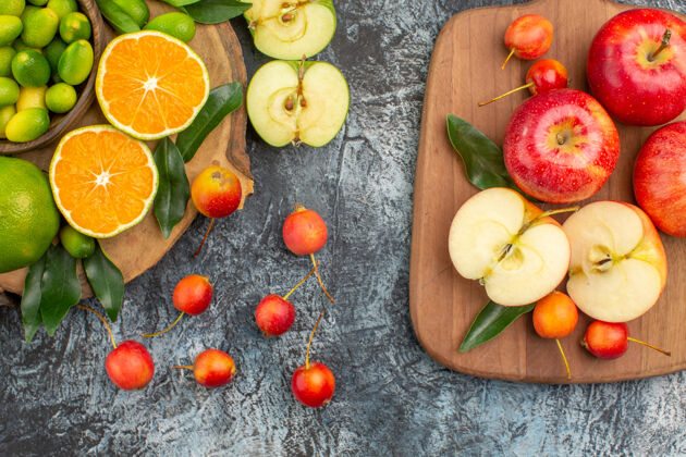 水果顶部特写查看水果柑桔橘子樱桃红苹果板上食用水果胡椒饮食