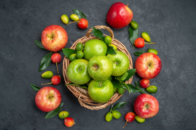 饮食顶部特写查看水果绿色的苹果在篮子旁边的水果水果苹果健康