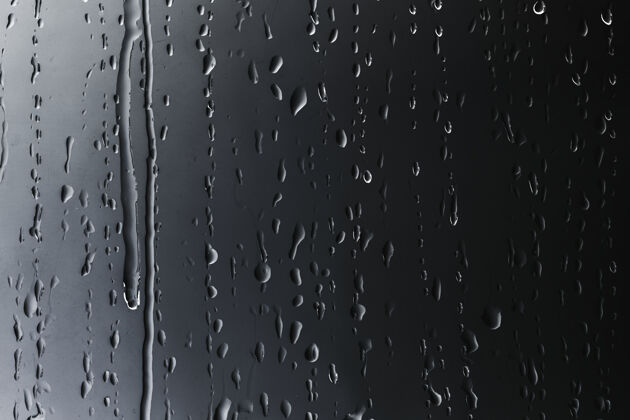 纯净雨滴落在玻璃纹理的背景上窗户水滴剪贴画