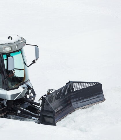 车辆雪地机器 雪地猫雪地摩托治理雪山公路力量滑雪板雪