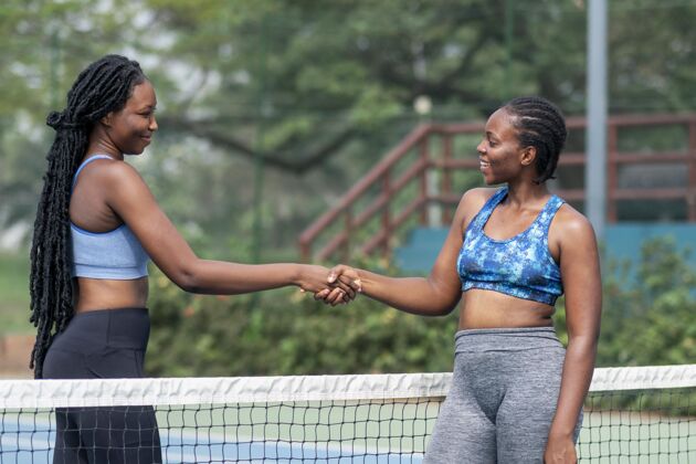运动网球运动员之间握手网球拍网球网球
