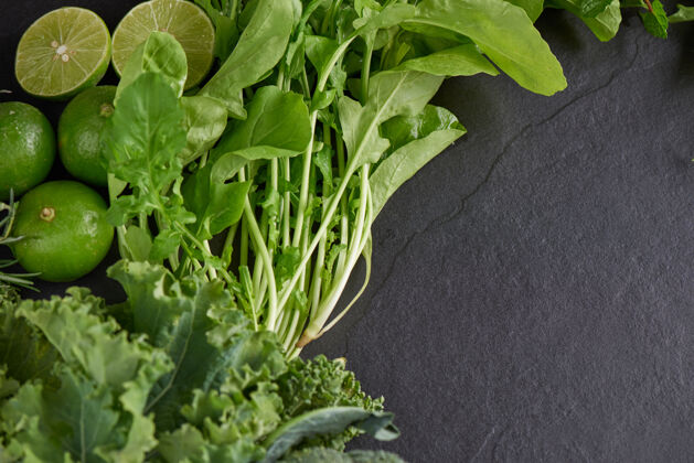 酸橙绿色蔬菜和深色叶菜作为健康饮食的背景概念 新鲜的菜园生产有机种植作为健康的象征素食主义者绿色食物