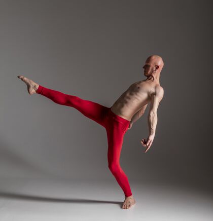 天赋穿红色紧身裤的全明星舞蹈灵活全镜头