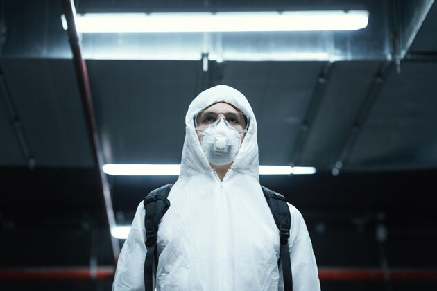 生物危害戴口罩的人戴上生物危害防护设备预防检疫实验