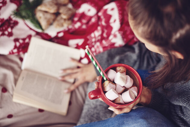 圣诞节喝一大杯热巧克力和棉花糖放松一下咖啡假日事件事件
