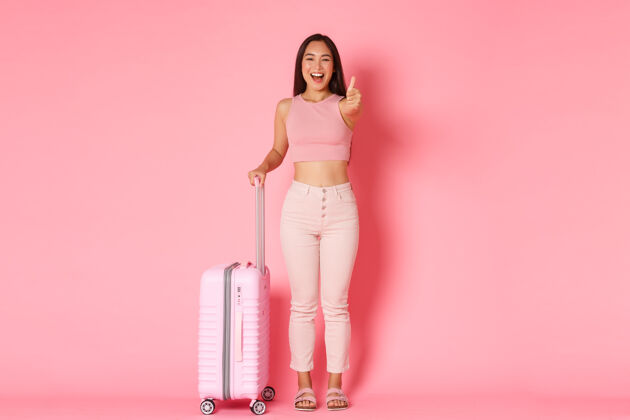 飞行旅游 度假 度假理念开朗的笑容 迷人的夏装亚洲女孩时尚休闲模特