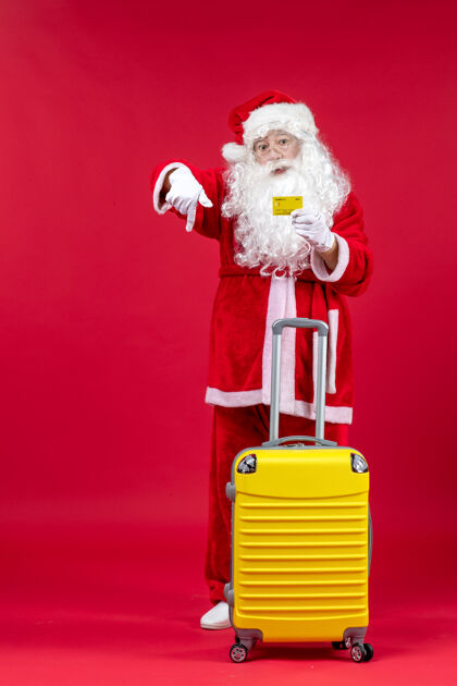 男人红墙上的圣诞老人正拿着一个黄色的袋子 手里拿着一张黄色的银行卡包圣诞老人人们