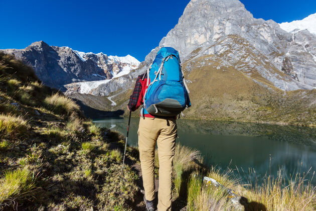 环境秘鲁科迪勒拉山脉的徒步旅行场景冒险生态徒步旅行