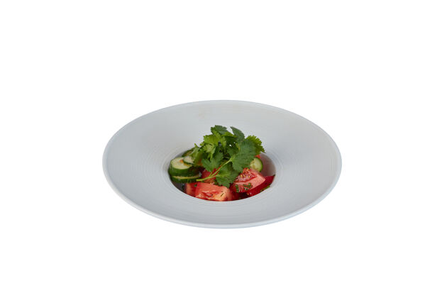 食物蔬菜沙拉放在白色盘子上 在白色盘子上隔离蔬菜沙拉黄瓜