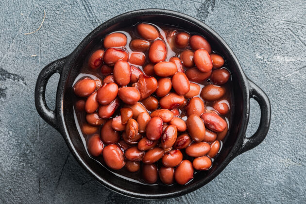 生的阿祖基红豆 放在灰色的桌子上 俯视平躺素食者罐头扁豆