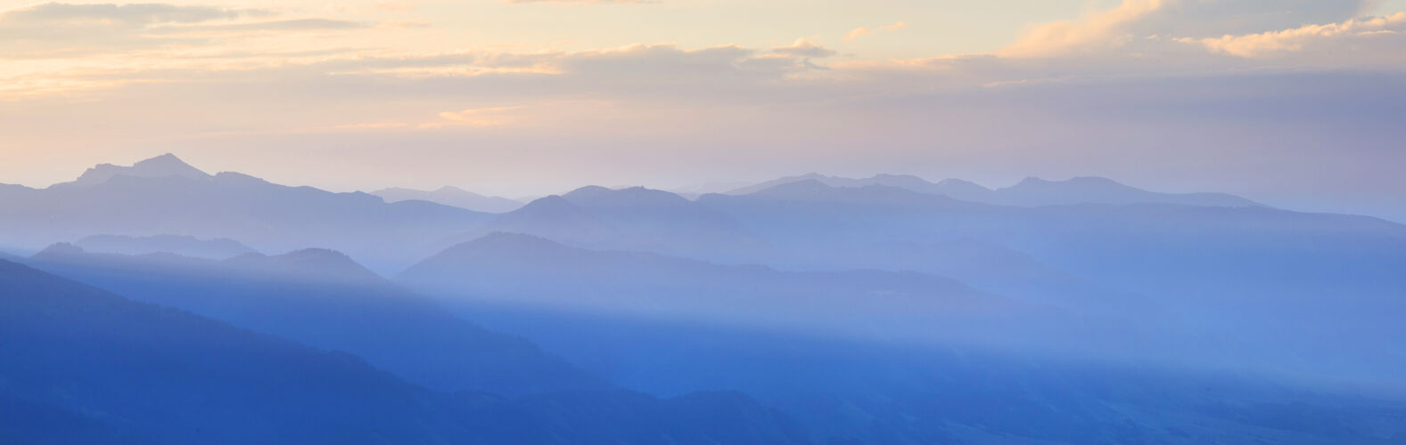 顶晨雾中山峦尽收眼底风景全景风景