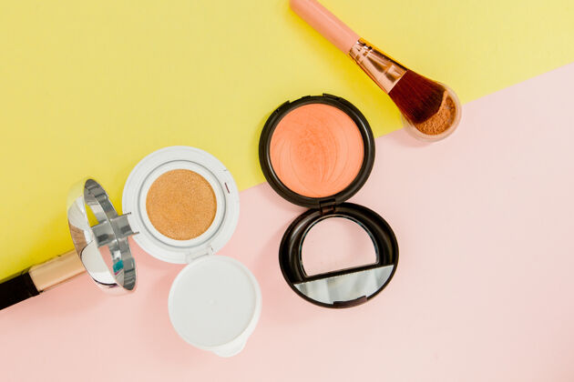 脸妆彩妆品洒上亮黄色和粉色化妆品产品明亮眼线