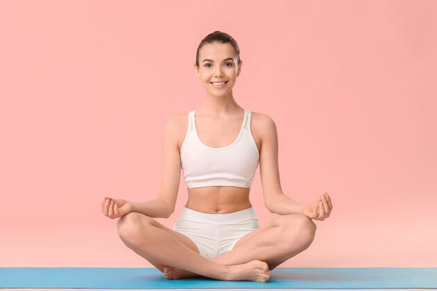 女性年轻女子练彩色瑜伽练习运动装姿势