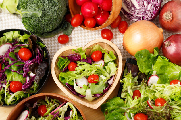 膳食健康饮食的有机沙拉多汁的蔬菜饮食