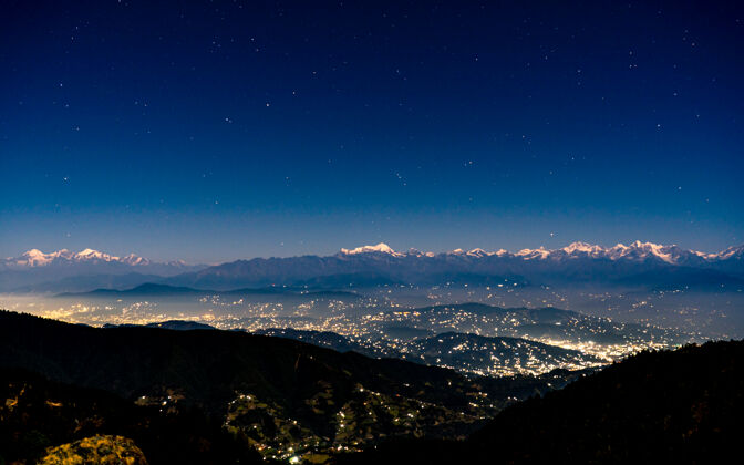 尼泊尔加德满都山谷美丽的夜景风景丘陵户外