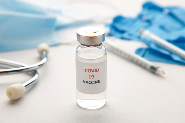 疾病冠状病毒covid-19疫苗瓶 注射器和听诊器背景.疫苗接种开庭和豁免改进.covid19顶视图科学实验室卫生