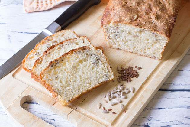面团自制的小麦种子面包面粉柔软健康