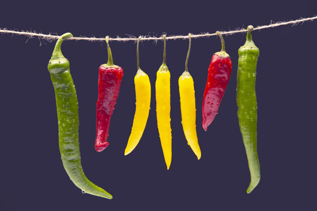 蔬菜黄色 红色和绿色辣椒胡椒蔬菜维生素食物胡椒新鲜生的