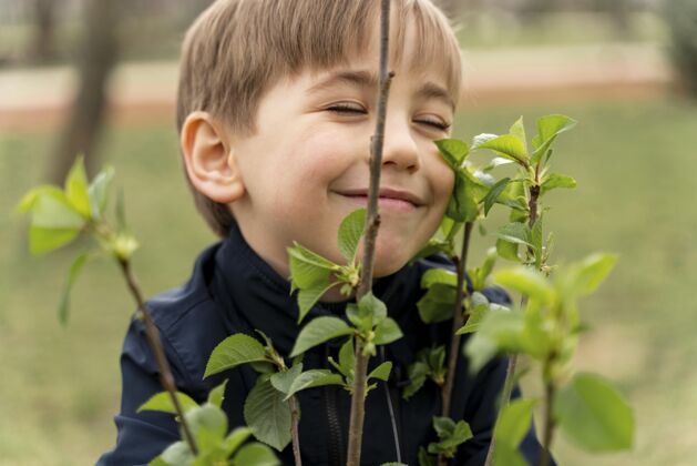 自然孩子喜欢种树种植培育种植