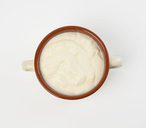 酸奶棕色陶瓷碗中的酸奶油 发酵乳制品 俯视图健康配料酱
