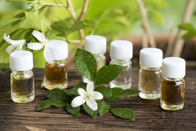芳香疗法安达曼沙坦木或牡丹花和香水就自然了香水精油有机