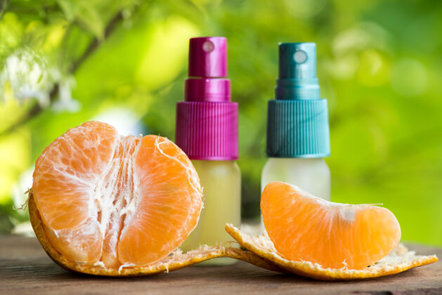喷雾橙色水果和萃取喷雾瓶自然背景水果食品提取物