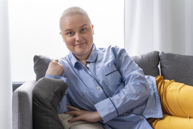 癌症美丽坚强的女人与乳腺癌抗争护理疾病支持