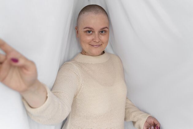 意识自信的年轻女性在抗击乳腺癌疾病支持护理
