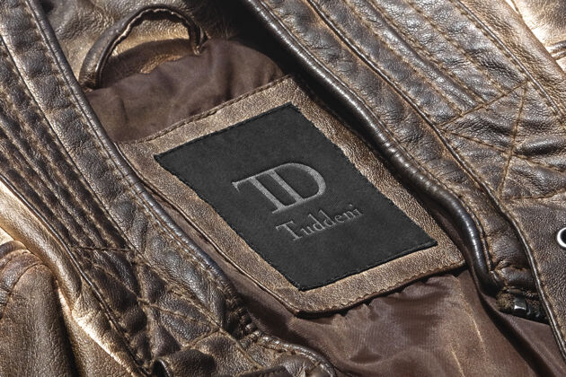 模型商标样机深棕色皮夹克标签干净品牌标志