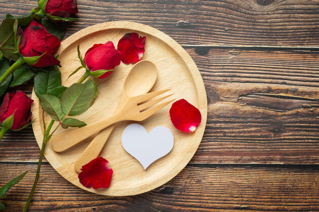 情人节浪漫的餐桌爱情概念约会文案空间周年纪念