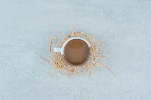 干草的一杯美味的干草芳香咖啡芳香的咖啡马克杯