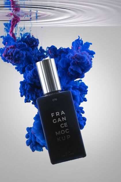 瓶子香水瓶和生动的蓝色烟雾模型容器演示香水