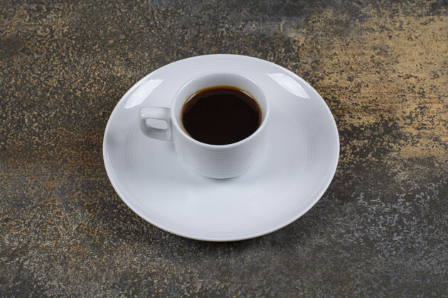 香味一杯黑咖啡放在大理石表面浓缩咖啡提神液体