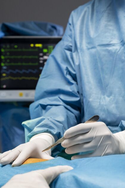 外科医生医生用特殊设备做的手术医药植入医生